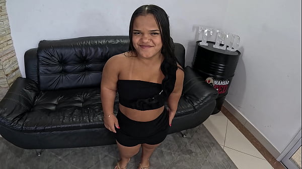 The first time of the little dwarf Baixinha Butdudinha and she decided to do her first anal